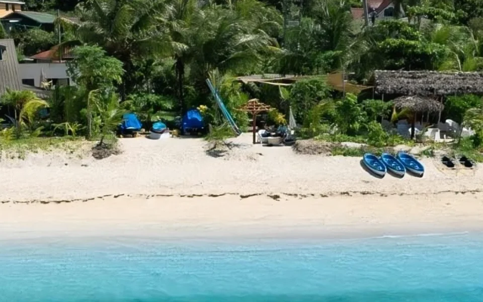 Tropical beach setting at Banana Sea Club